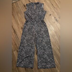 New Directions Black and White Sleeveless Patterned Jumpsuit - Size Medium